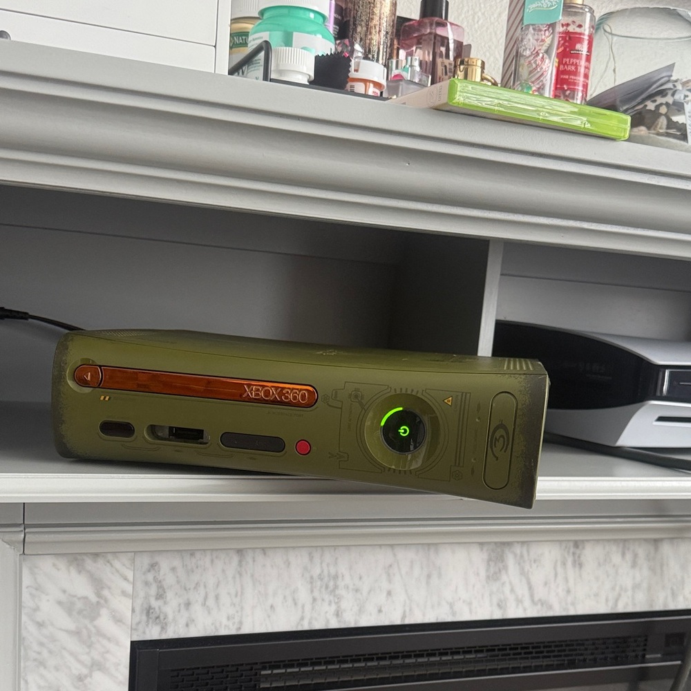 Halo 3 Special Edition Xbox 360 Console w/ Power Cord! 
(1/2) - 120 GB